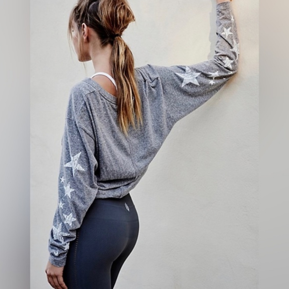 Free People Melrose Graphic Tee Long Sleeve Scoop Neck Crackled Stars S Gray NWT